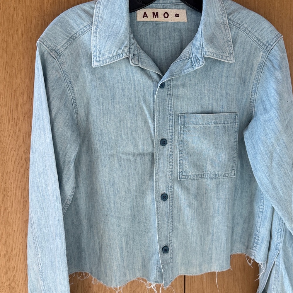 Amo Denim Ida Crop Shirt with a frayed hem Light Wash Womens size XSMALL - Picture 4 of 10